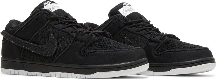 Gnarhunters x Dunk Low SB &