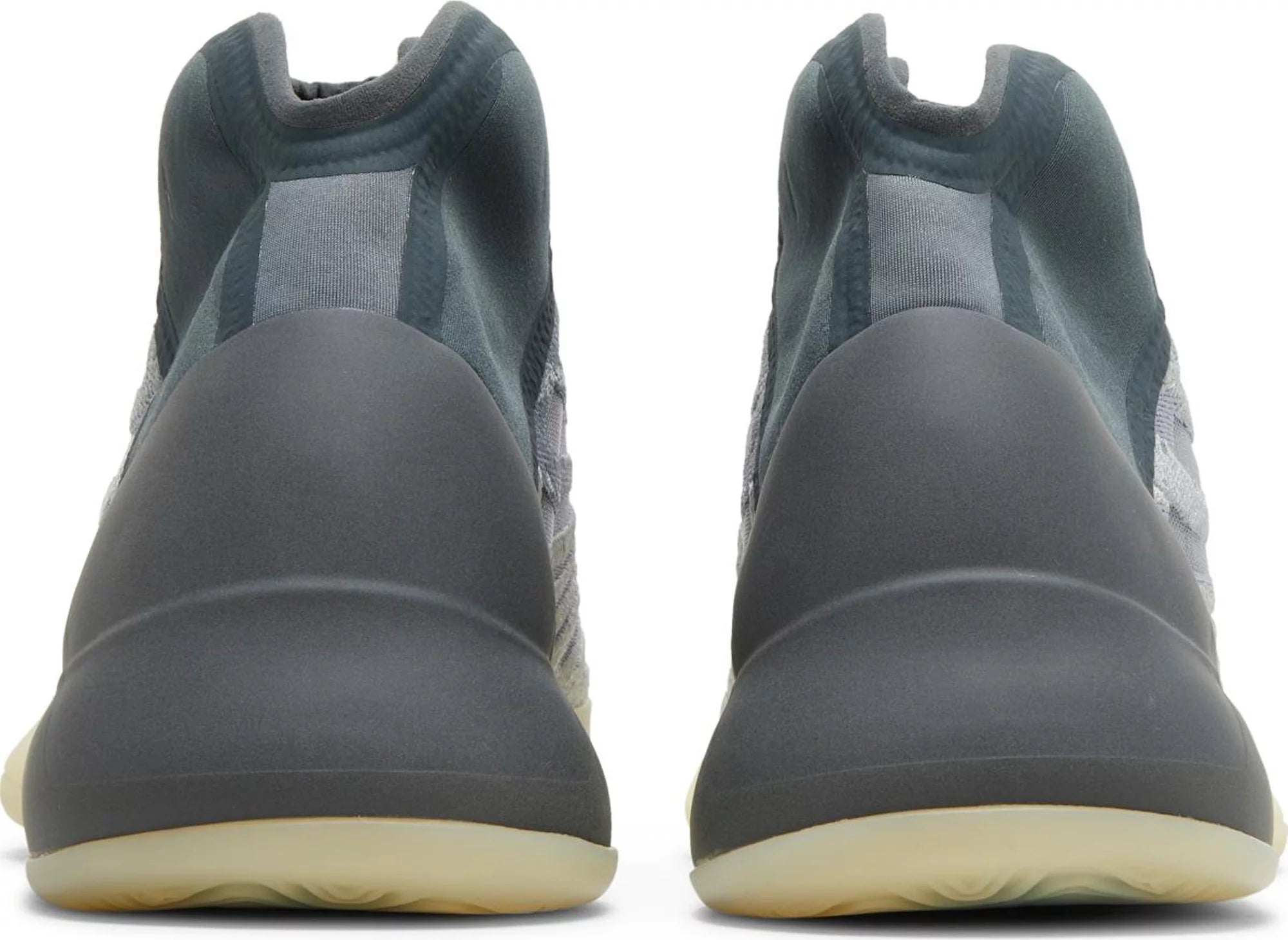 Yeezy QNTM “Mono Carbon” - suelastore